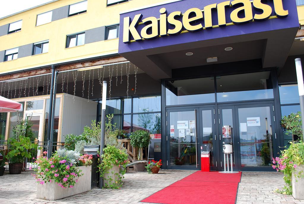Kaiserrast Stockerau Exteriér fotografie